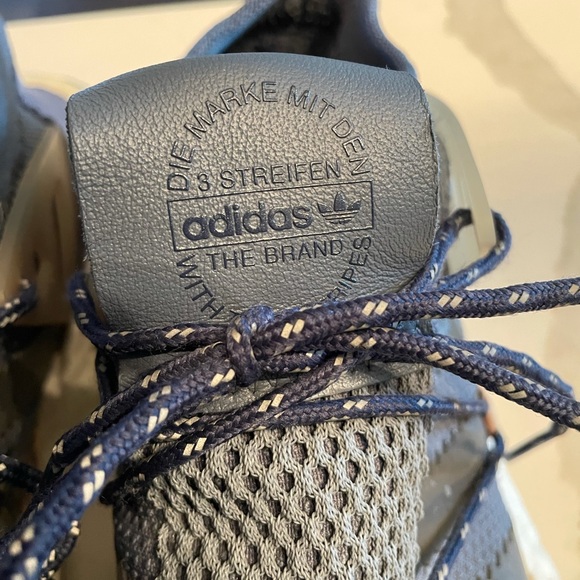 Adidas women’s shoes - Picture 3 of 4